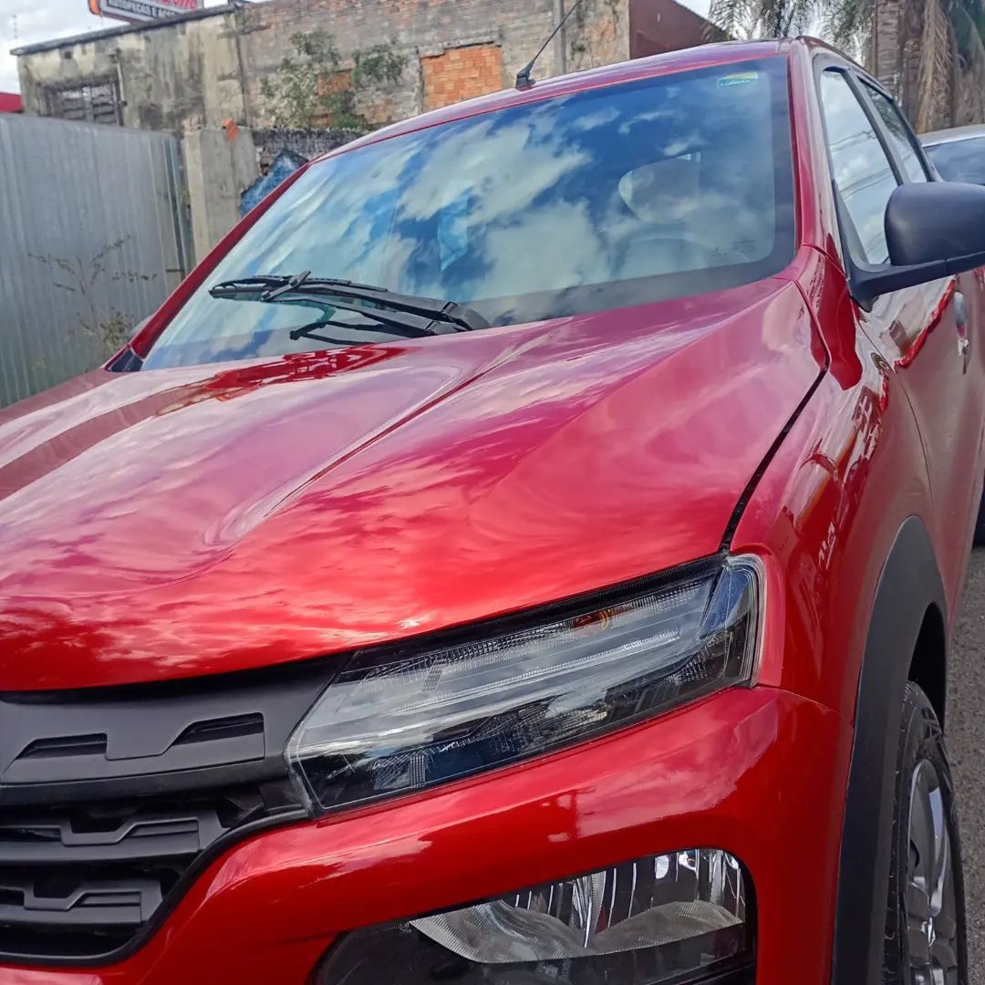 Frente de hatch vermelho brilhante