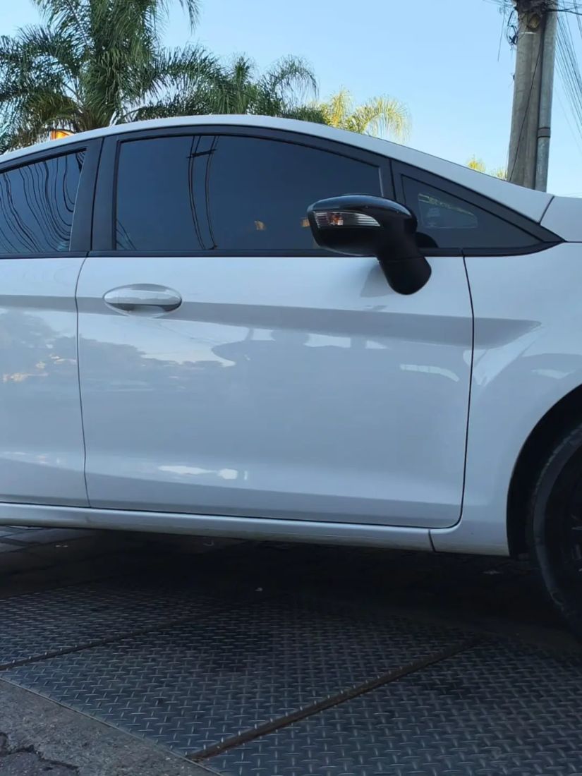Hatch branco limpo e brilhante